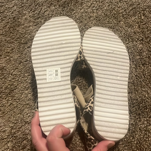 Leopard Print Sandals with Tan Straps - Picture 5 of 5